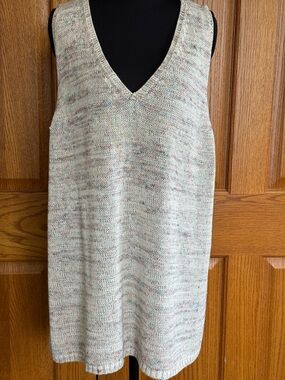 J Jill’s beautiful multicolor sleeveless summer sweater is a size 2X.
